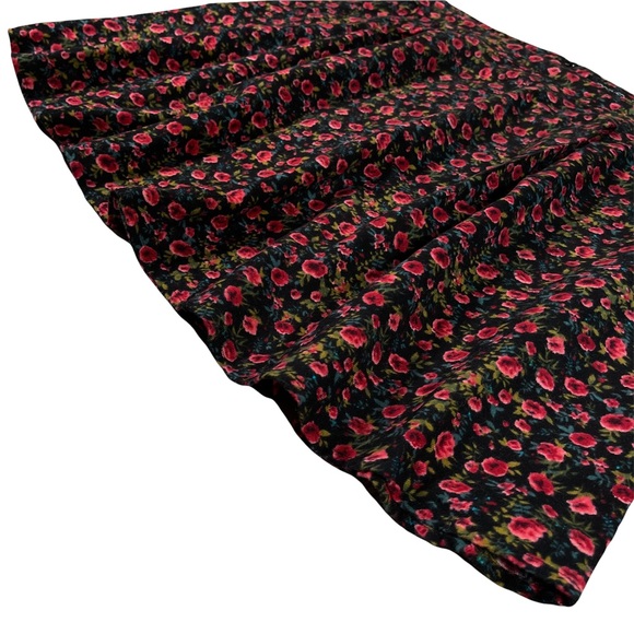 Forever21+ plus size 1x black with red blue & green floral skater mini skirt EUC - Picture 4 of 11
